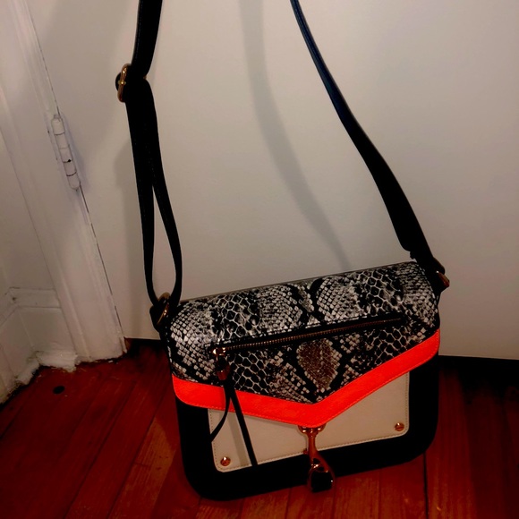 Call it spring purse - Picture 1 of 2